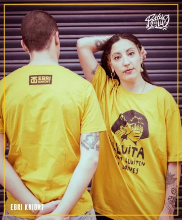 Camiseta "LLUITA COM LLUITEN LES DONES"