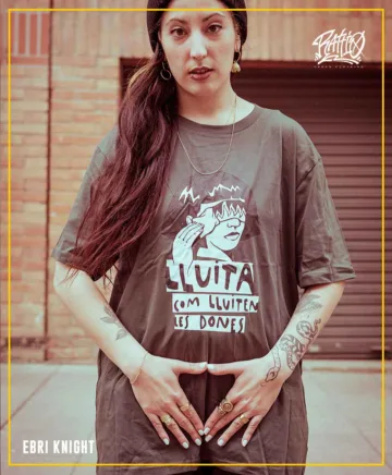 Camiseta "LLUITA COM LLUITEN LES DONES"